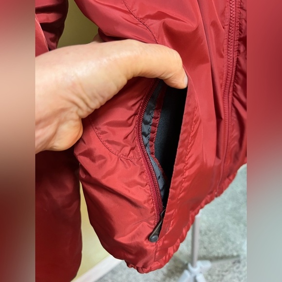 The North Face Red Padded Jacket with Gray Trim – Vintage Style – Size Medium. - Picture 8 of 17